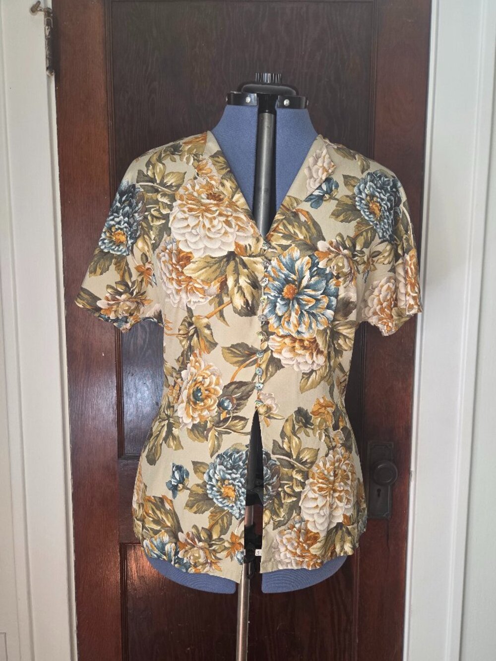 Dana Buchman Vintage 90’s Khaki Peony Floral Silk Short Sleeve Button Up
